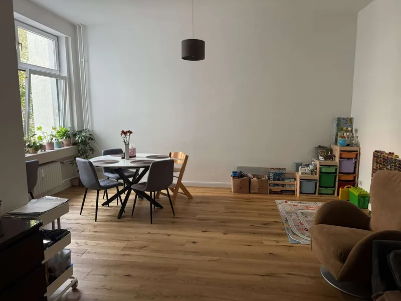 Modernisierter Altbau im Brüsseler Kiez – großzügige 2-Zimmer-Wohnung mit ca. 74 m² — photo 1